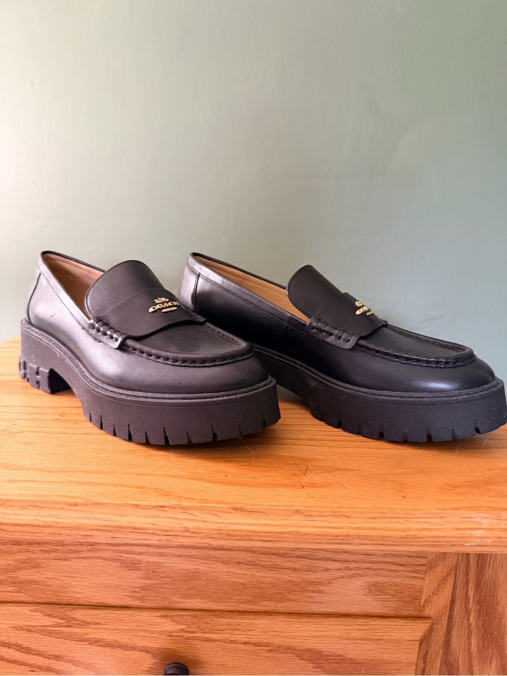 Coach Womens Leah Black Lug-Sole Leather Loafers never worn